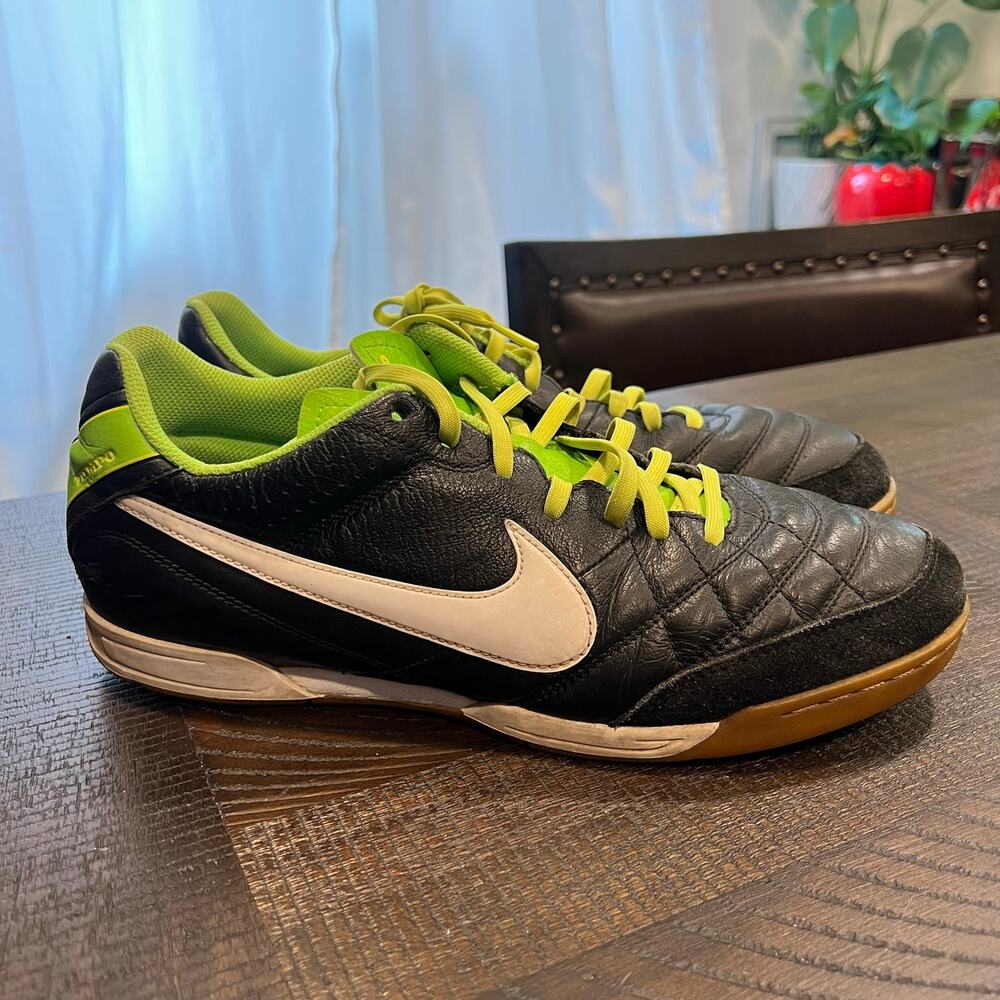 Nike tiempo natural soccer shoes black and green 10.5 men